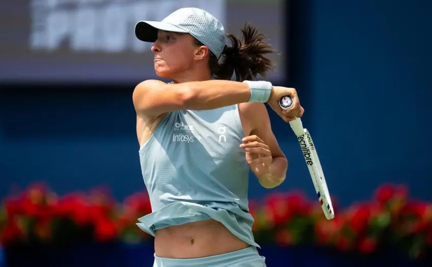 Toronto : Iga Swiatek réalise une performance dominante pour se qualifier pour les demi-finales face à Elina Svitolina
