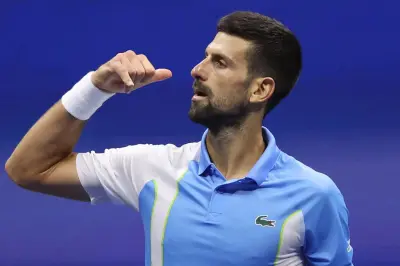 Patrick McEnroe réfute les critiques contre Novak Djokovic.