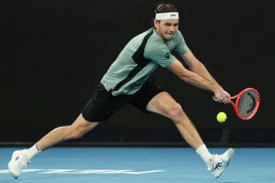 Taylor Fritz affirme que des balles "plus souples" ont ralenti le jeu.