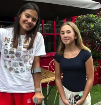 Emma Raducanu toujours sur des béquilles plus d'une semaine après son retrait de Wimbledon