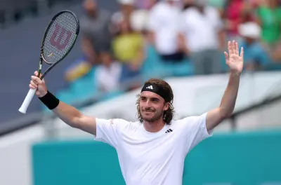 Tsitsipas retrouve des couleurs et s'offre sa première finale depuis de longs mois