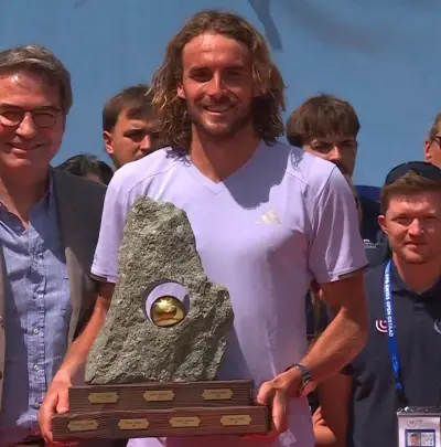 Stefanos Tsitsipas remporte son premier titre ATP en 16 mois après un tournant décisif dans sa carrière.