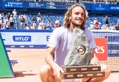 « Stefanos Tsitsipas, "béni", attribue sa victoire à "un destin" après avoir mis fin à sa disette de t