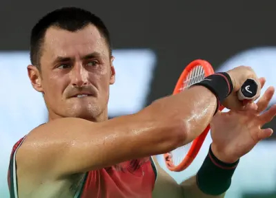 Bernard Tomic signe sa première victoire en tableau principal sur dur depuis 2021 à Los Cabos.