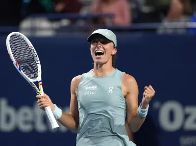 Toronto : Iga Swiatek prend sa revanche sur Elina Svitolina et atteint sa première finale de 2026