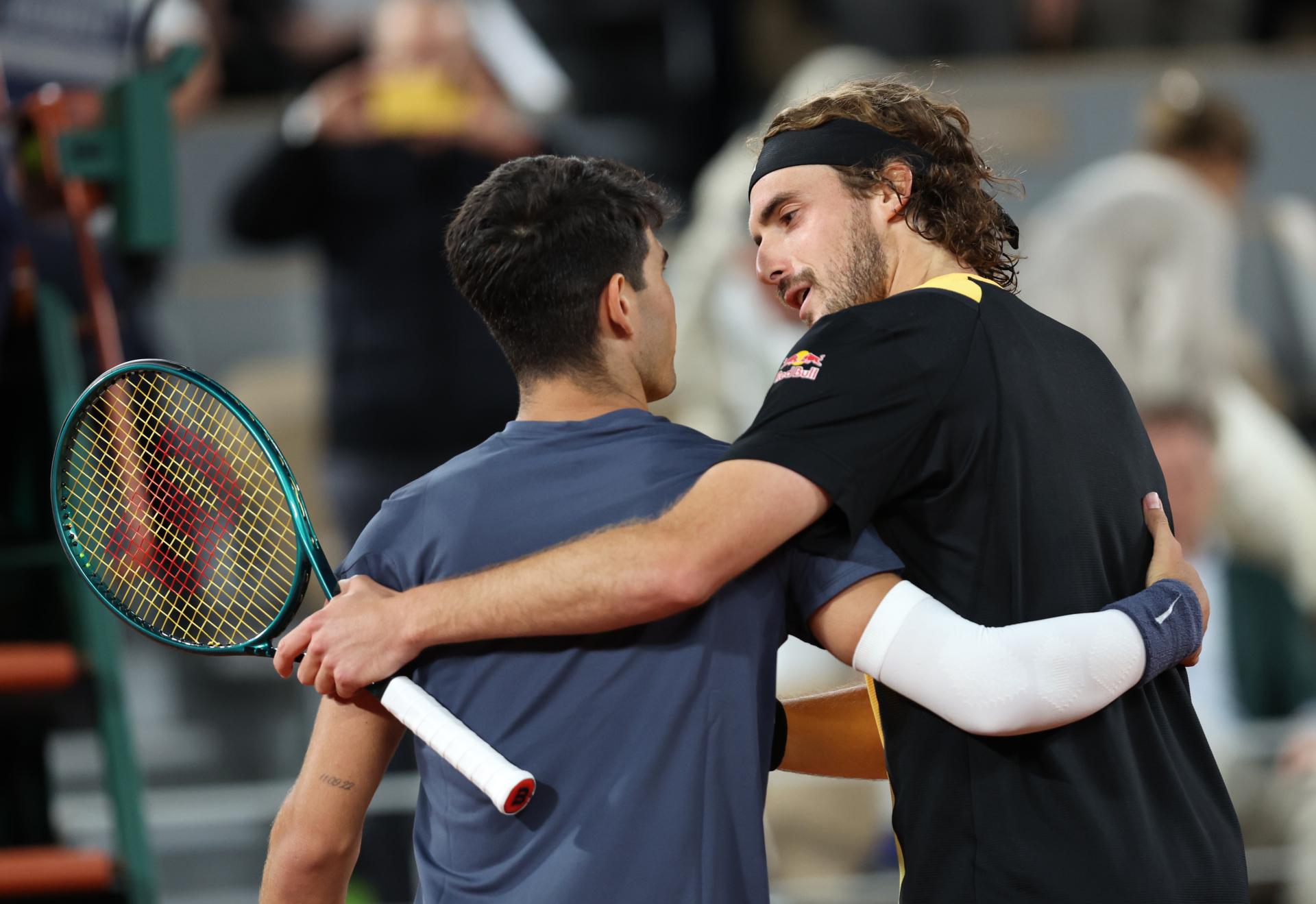 Stefanos Tsitsipas : " Carlos est simplement trop bon, je ne peux rien contre lui "
