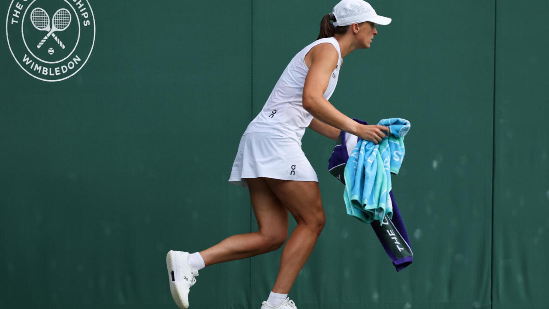Iga Swiatek, la « voleuse de serviettes », « honteuse » de demander plus de serviettes à Wimbledon.