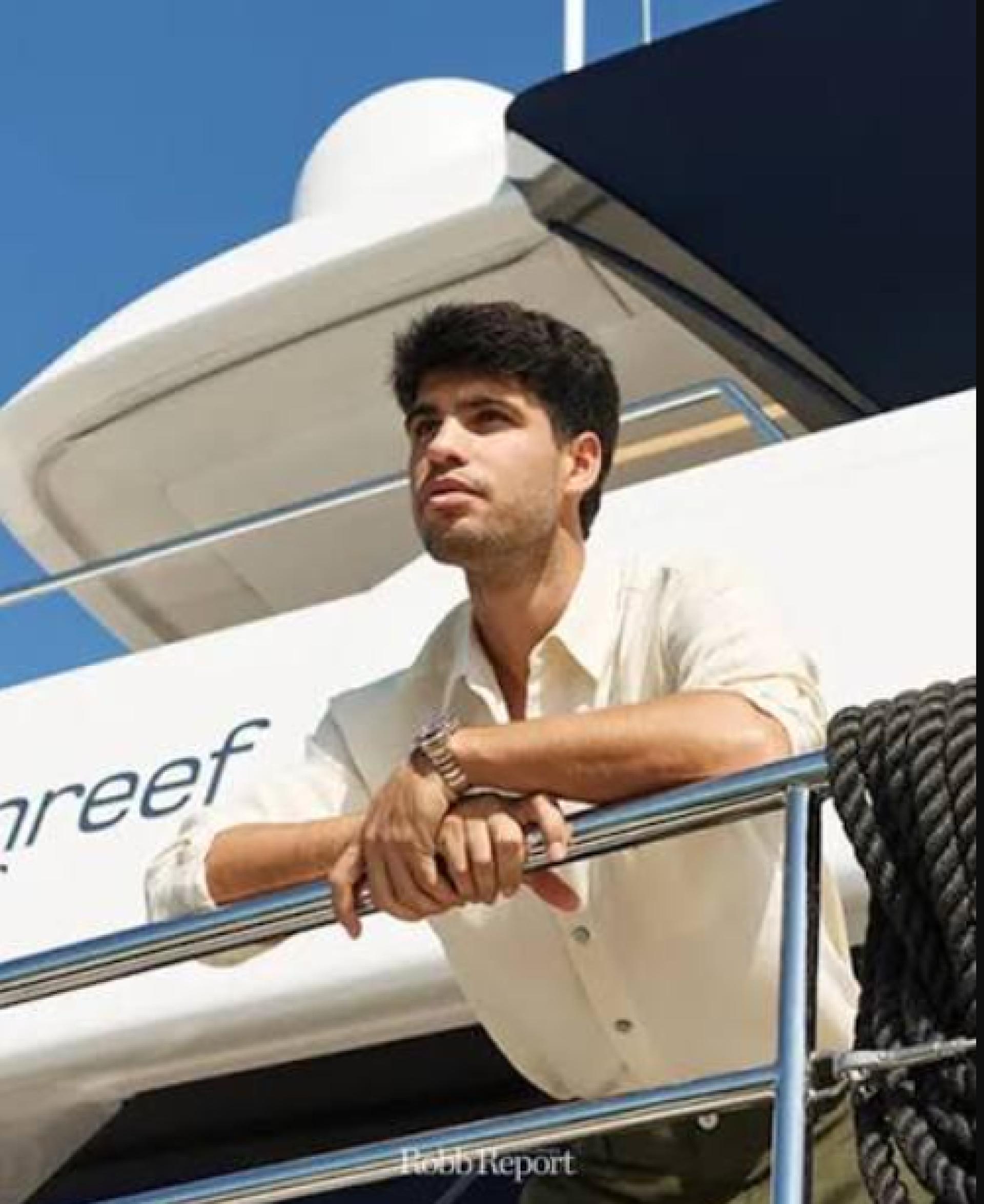 Carlos Alcaraz lié à une femme mystérieuse après la publication de photos sur un yacht de luxe